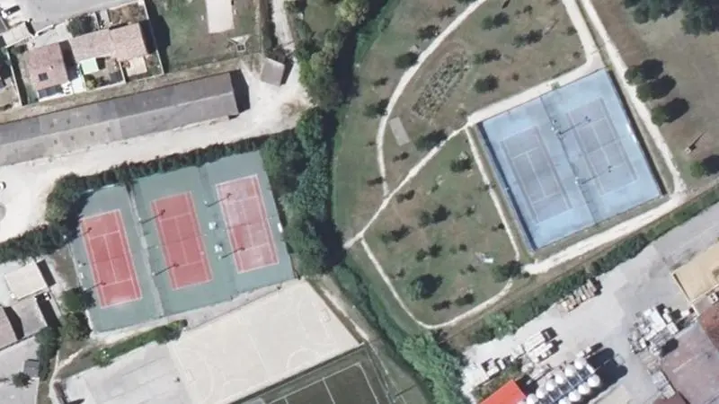 Vue aérienne des courts de tennis : Centre Sportif Hubert Rouger
