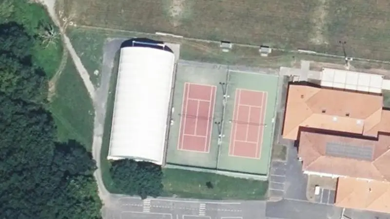 Vue aérienne des courts de tennis : Espace culturel et sportif Jean Castaings