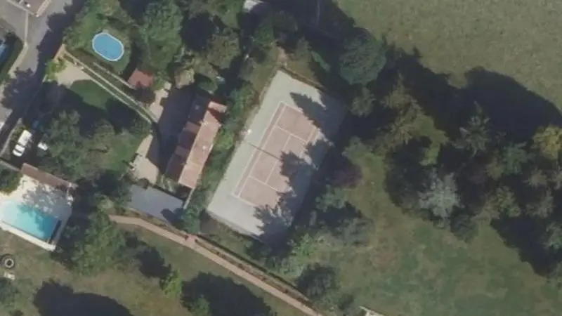 Vue aérienne du court de tennis : Terrain Sportif