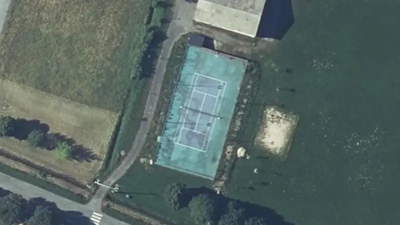 Vue aérienne du court de tennis : Terrains de Sports de Bois-de-la-Pierre
