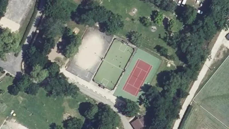 Vue aérienne du court de tennis : Complexe Sportif de Catus