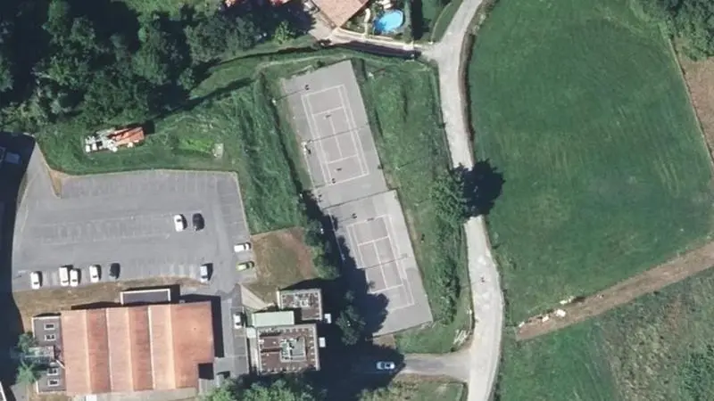 Vue aérienne des courts de tennis : Complexe Landagoien
