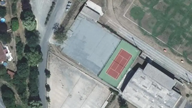 Vue aérienne des courts de tennis : Complexe Sportif de Firmi
