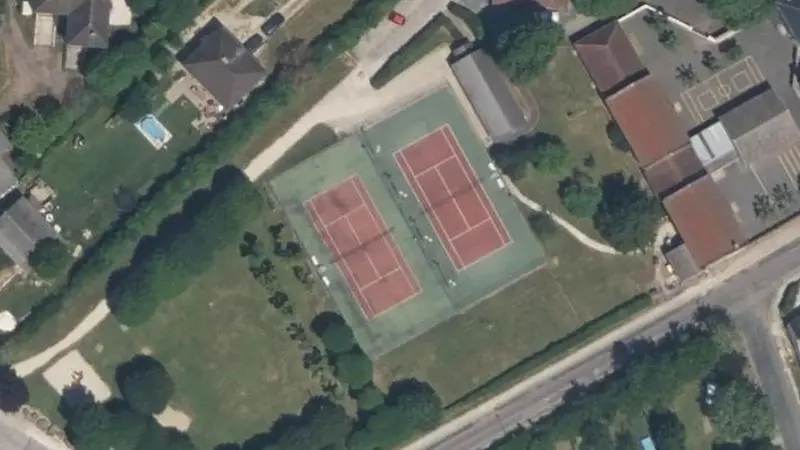 Vue aérienne des courts de tennis : Terrains de tennis de Chéroy