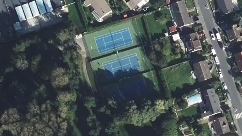 Vue aérienne des courts de tennis : Parc du Mont Soleil