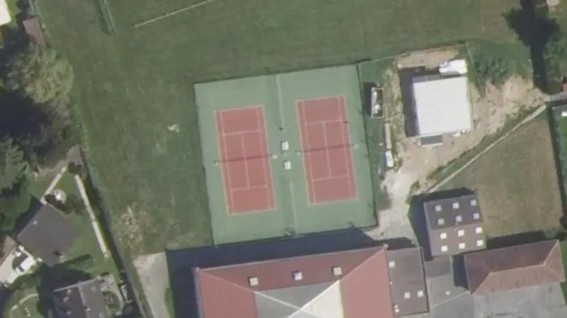 Vue aérienne des courts de tennis : Salle des Sports et Courts de Tennis