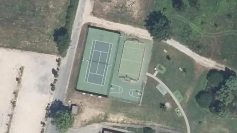 Vue aérienne des courts de tennis : Salle polyvalente Le Limorin