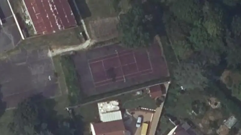 Vue aérienne du court de tennis : Le Grand Clos
