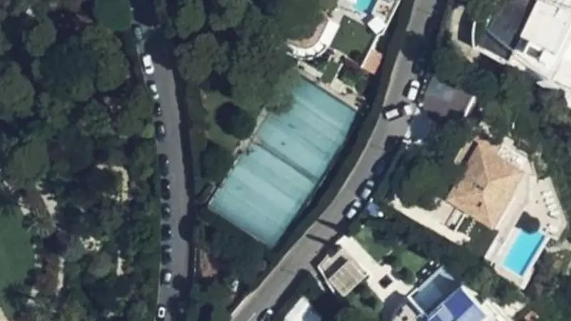 Vue aérienne du court de tennis : Grand Hotel du Cap Ferrat