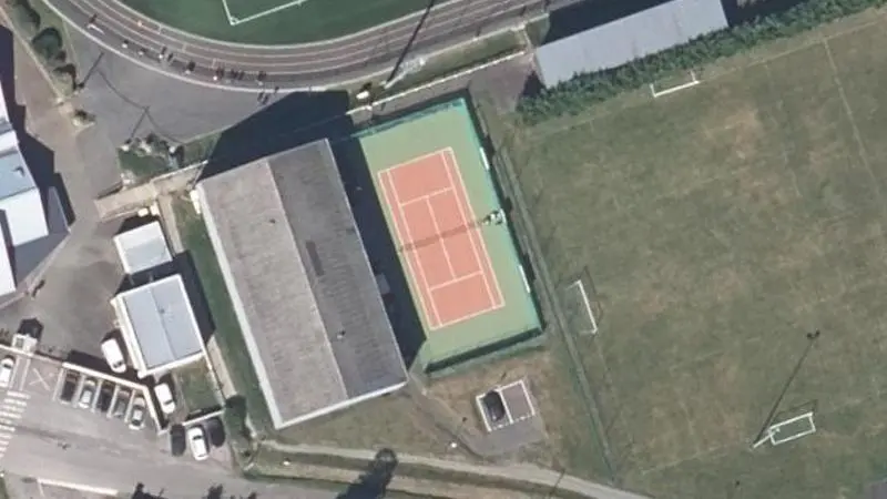 Vue aérienne des courts de tennis : Complexe sportif St Gurval