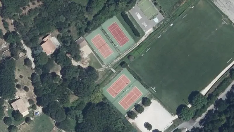 Vue aérienne des courts de tennis : Terrains de tennis de Grignan