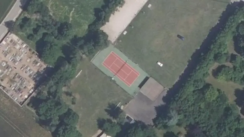 Vue aérienne du court de tennis : Plaine de Jeux - Tennis