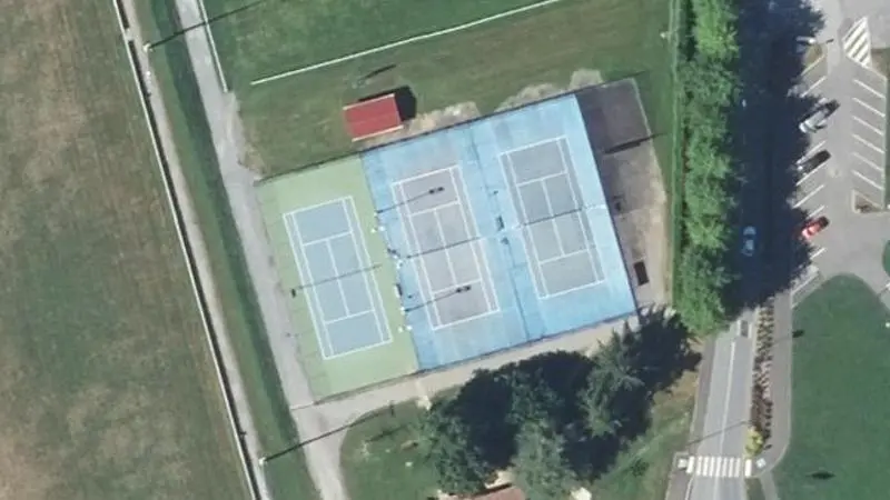 Vue aérienne des courts de tennis : Stade Xapitalia