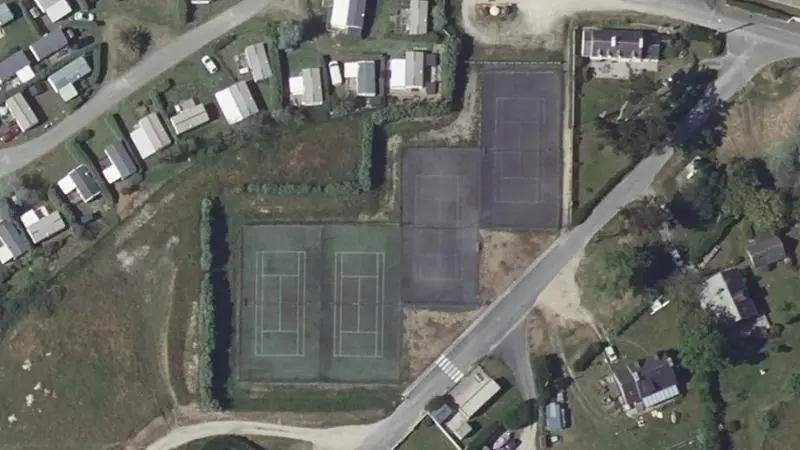 Vue aérienne des courts de tennis : Tennis club de Plouescat