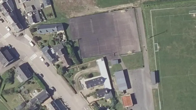 Vue aérienne du court de tennis : Complexe Sportif Hervé Brigand