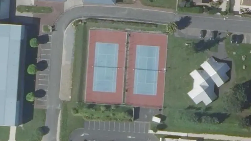 Vue aérienne des courts de tennis : Complexe Sportif de Cannes-Écluse