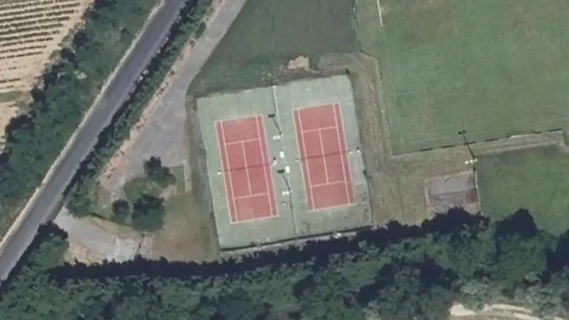 Vue aérienne des courts de tennis : Terrains de tennis de Lapeyrouse-Mornay