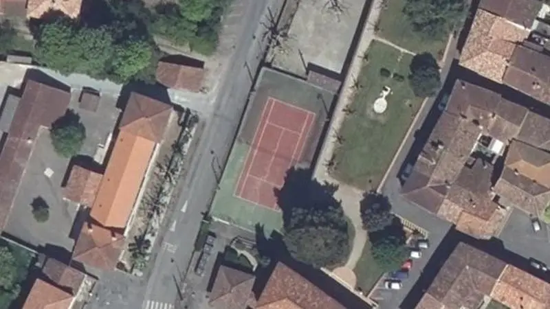 Vue aérienne du court de tennis : Complexe Sportif de Bruch