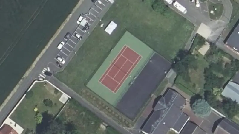 Vue aérienne du court de tennis : Terrain de tennis du Bardon