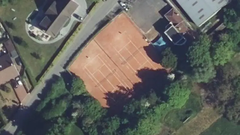 Vue aérienne des courts de tennis : Tennis Club de Proville