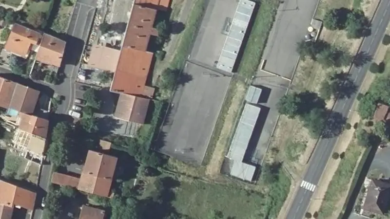 Vue aérienne du court de tennis : Complexe Sportif de Mur-sur-Allier