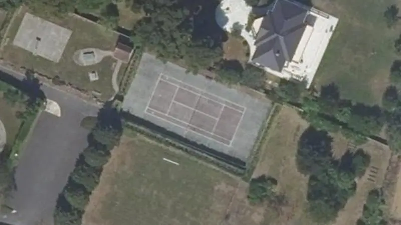 Vue aérienne du court de tennis : Terrain de tennis de Bouqueval