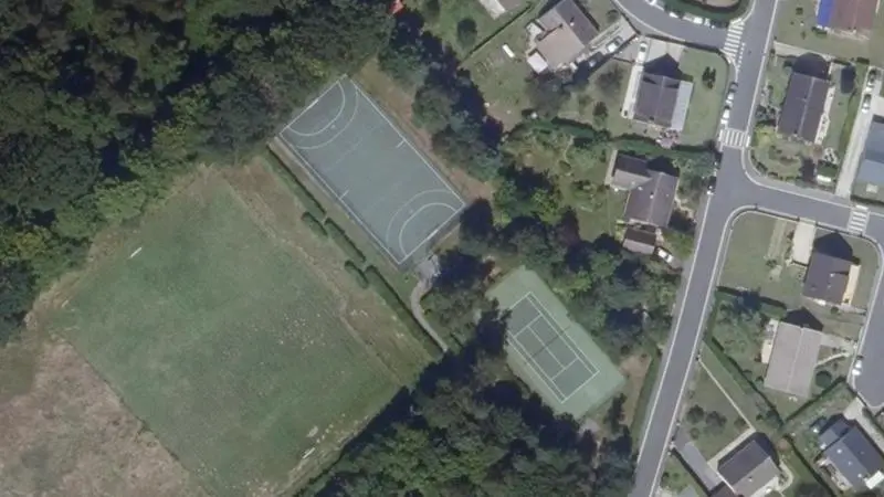 Vue aérienne du court de tennis : Croockham Park - Stade Roger Delorme