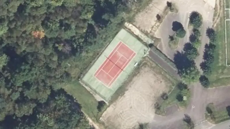 Vue aérienne du court de tennis : Complexe Sportif du Roc Blanc