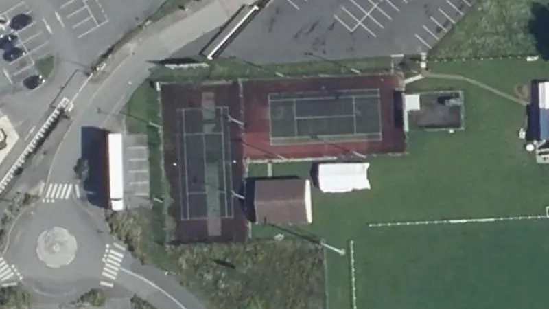 Vue aérienne des courts de tennis : Terrains de sports de Crouy