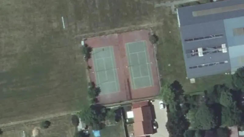 Vue aérienne des courts de tennis : Stade municipal de Saint-André-de-l'Eure