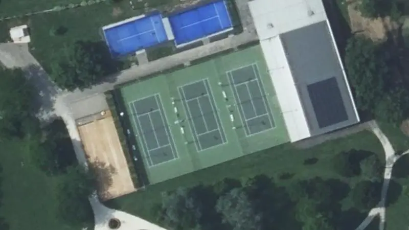 Vue aérienne des courts de tennis : Zone de loisirs de Fleurance
