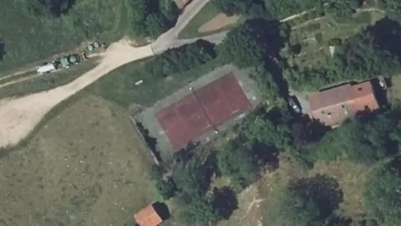 Vue aérienne du court de tennis : Tennis de Cervières