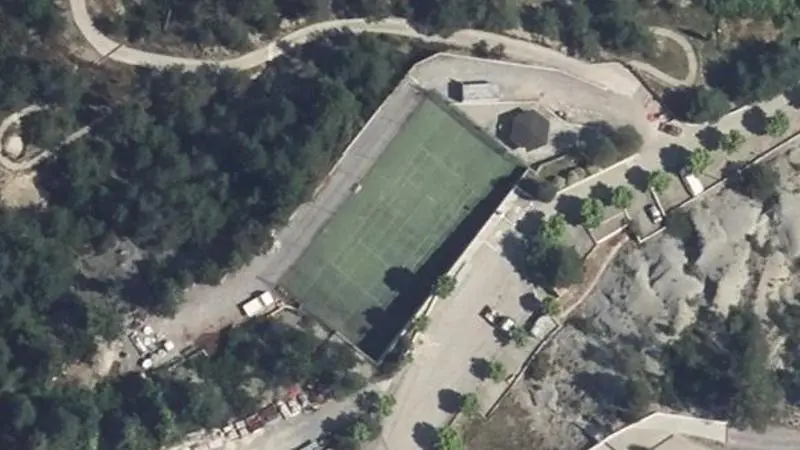 Vue aérienne du court de tennis : Terrain de tennis de Tournefort