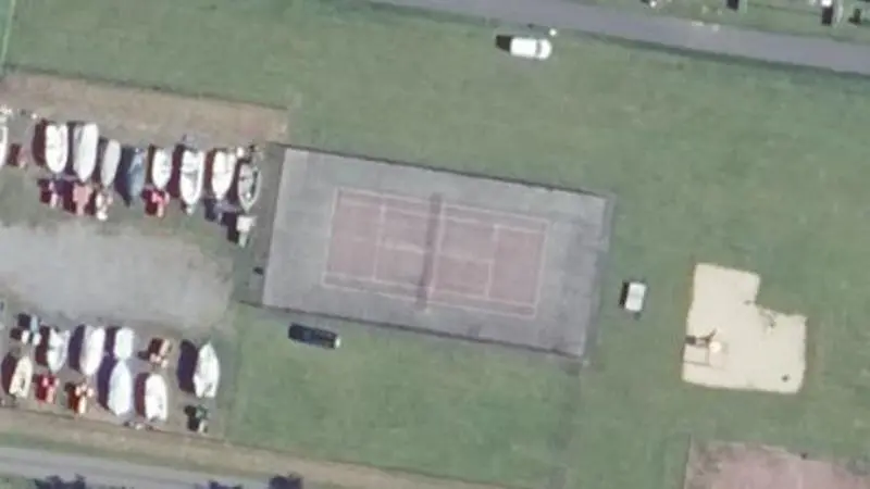 Vue aérienne du court de tennis : Terrain de tennis d'Asnelles