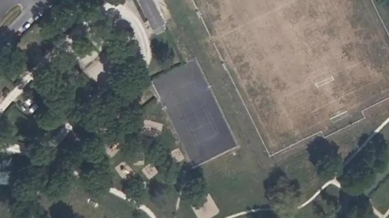 Vue aérienne du court de tennis : Complexe Sportif de Monthou-sur-Cher