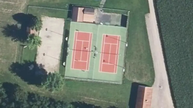 Vue aérienne des courts de tennis : Complexe Sportif de Corbenay