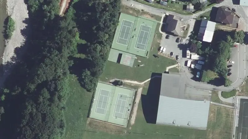 Vue aérienne des courts de tennis : Complexe Sportif de Taninges