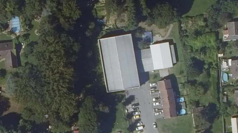 Vue aérienne du court de tennis : Espace Saint Medard