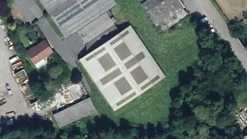 Vue aérienne des courts de tennis : Tennis club de Doullens