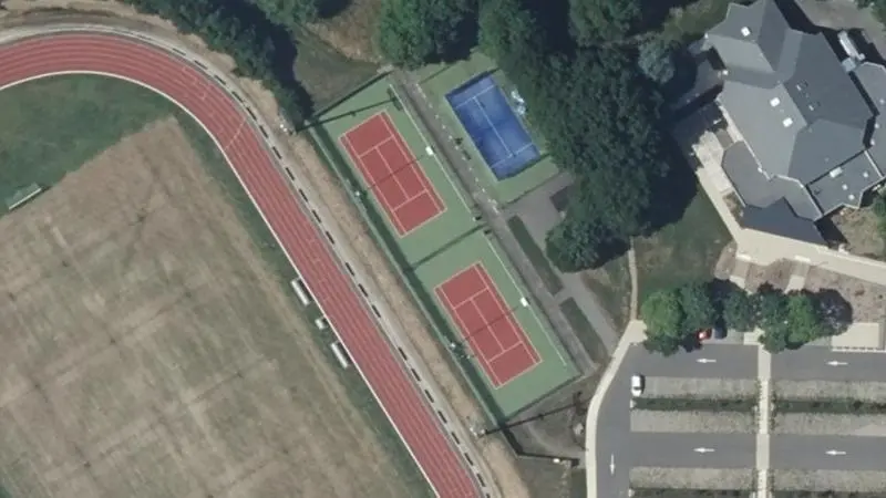 Vue aérienne des courts de tennis : Complexe Jacques Chartier