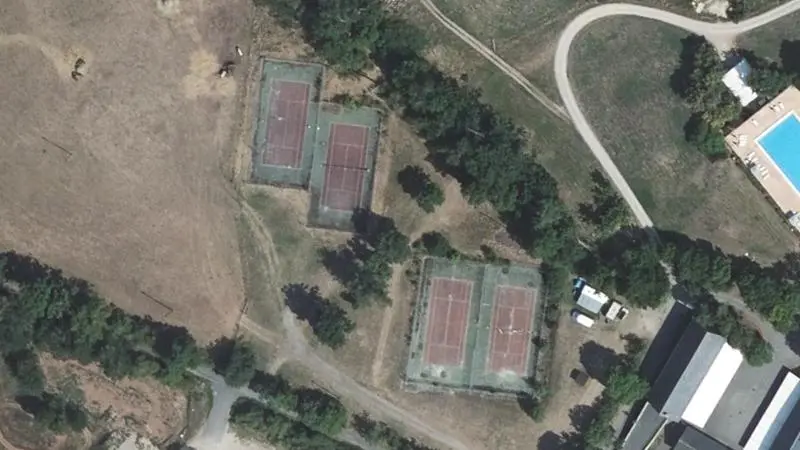 Vue aérienne des courts de tennis : Centre Equestre