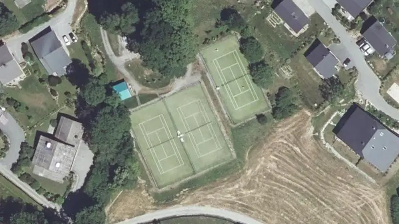 Vue aérienne des courts de tennis : Base de Loisirs de Plan Perret