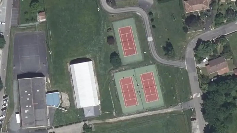 Vue aérienne des courts de tennis : Parc de Cadouin