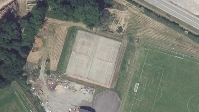Vue aérienne des courts de tennis : Complexe sportif de Moray