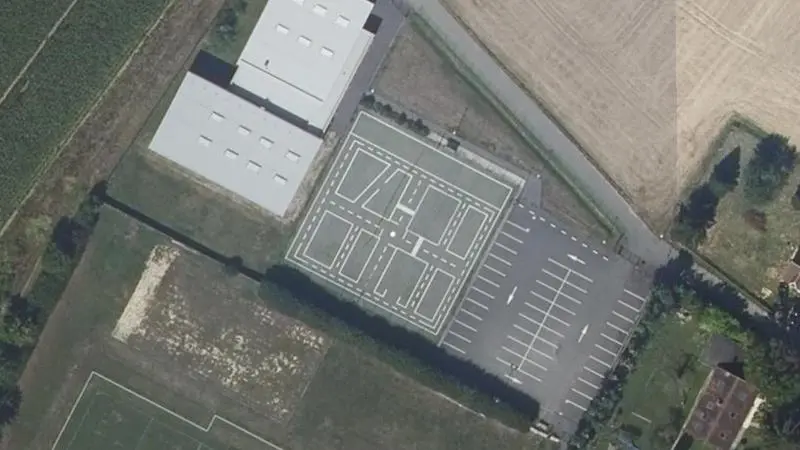 Vue aérienne des courts de tennis : Stade de Boran-sur-Oise