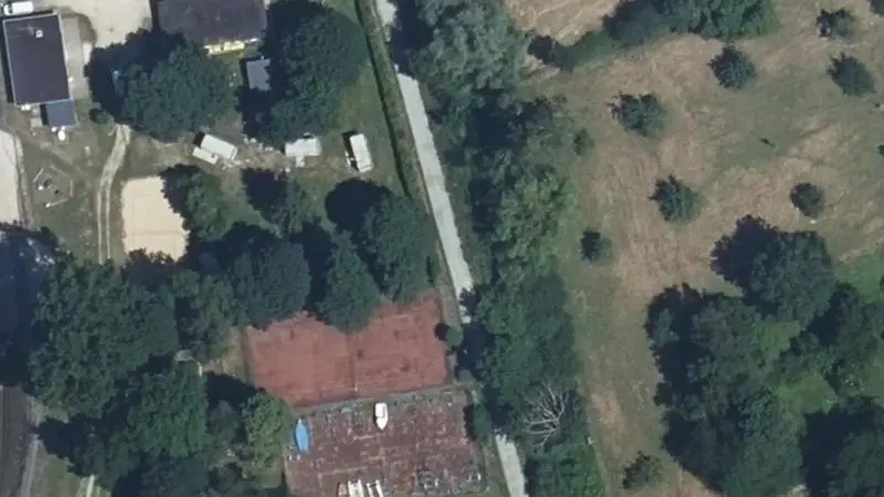 Vue aérienne des courts de tennis : Base d'Hénouville