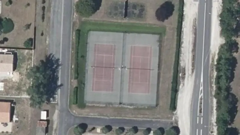 Vue aérienne des courts de tennis : Terrains de tennis de Tourriers