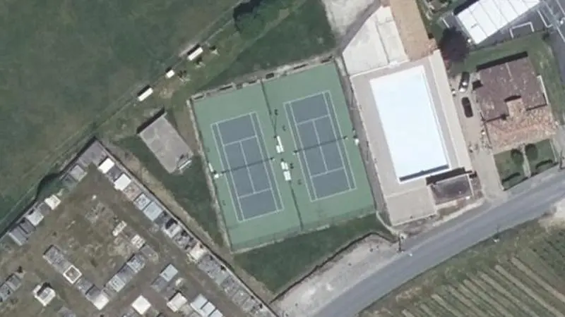 Vue aérienne des courts de tennis : Stade Municipal de Galgon