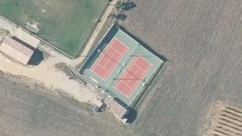 Vue aérienne des courts de tennis : Tennis Club La Raquette Puimissonnaise