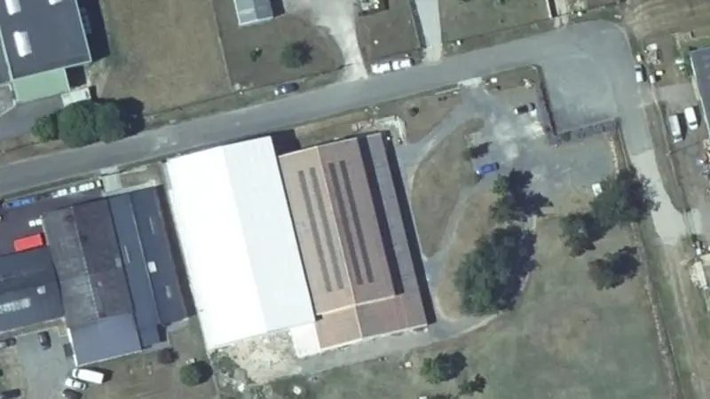 Vue aérienne du court de tennis : Tennis club des 3 départements